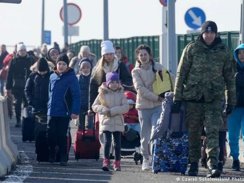Polonia pranon rreth 3 milionë refugjat ukrainas