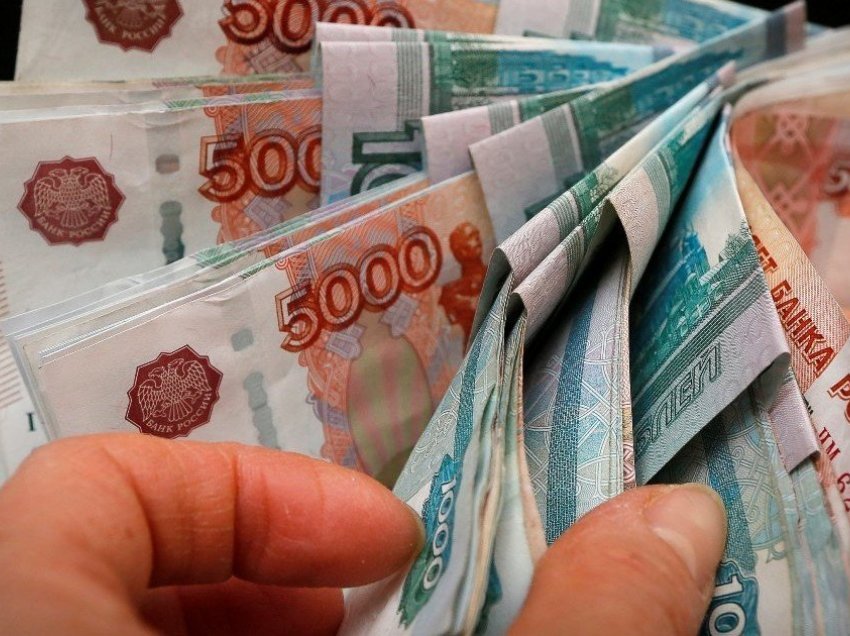 Moskë: Disa blerës pranuan të paguajnë gazin rus në rubla