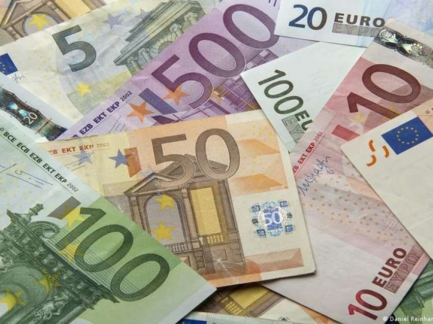 Euro më e “dobët” se kurrë në treg