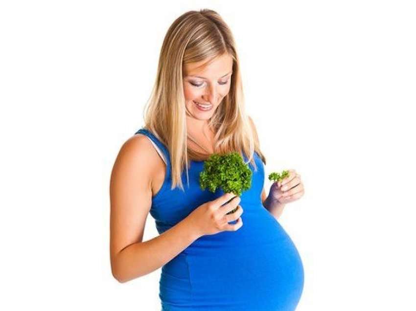 A mund të hani majdanoz gjatë shtatzënisë, cilat janë dobitë dhe dëmet që sjell ai?