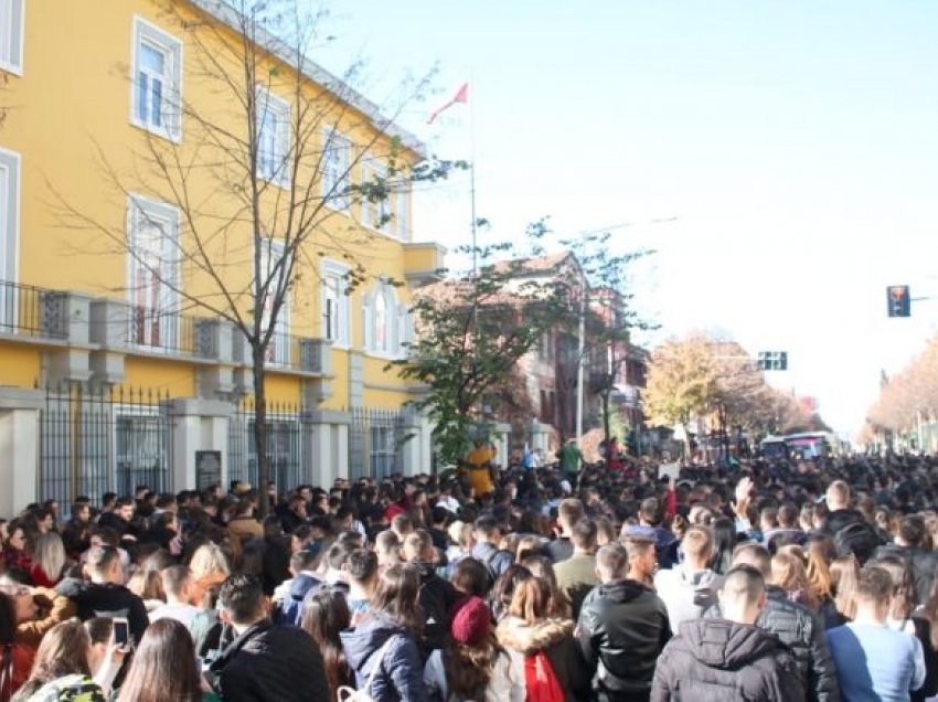 Shqipëria, vendi i parë në rajon për studentët që largohen