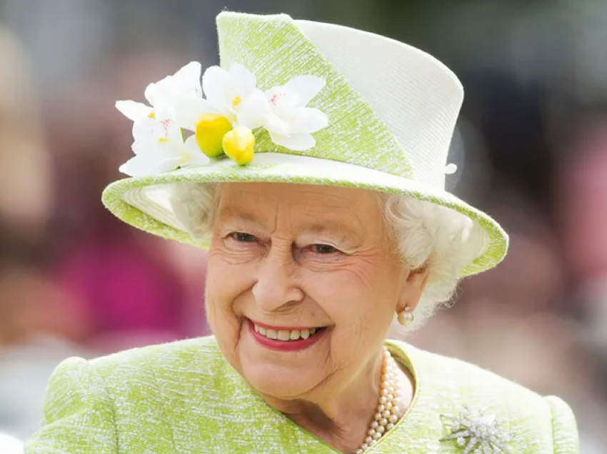 Mbretëresha Elisabeth II ka një veshje ‘të pushtetshme’ që duhet t’ia kopjojmë