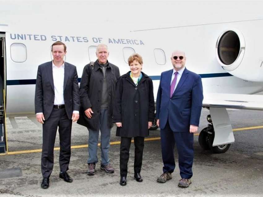 Ambasadori Hovenier mirëpret senatorët amerikan: Janë avokatë të vjetër për pavarësinë e Kosovës
