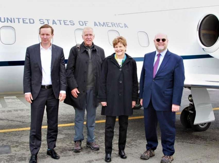 Vizita e senatorëve në Kosovë, Ambasada e Amerikës del me një mesazh