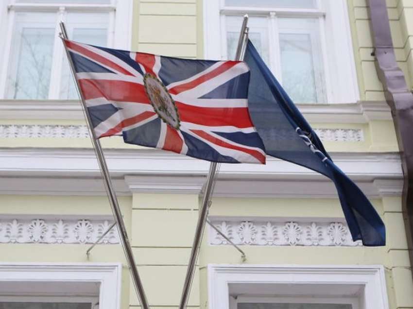 Ambasada britanike po sigurohet përpara se të rihapet në Kiev