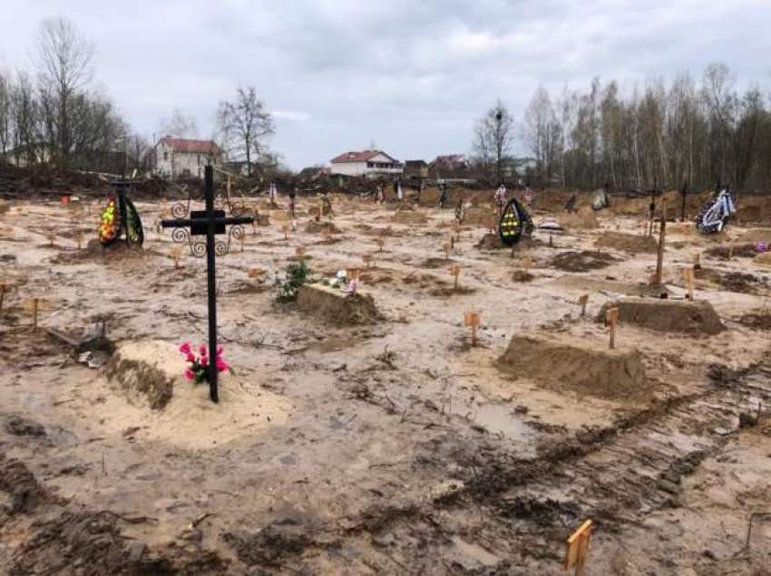 Varre të reja duke u gërmuar në Chernihiv