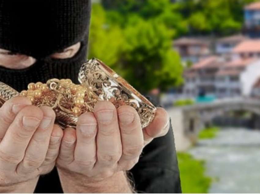 Plaçkitje e rëndë në vakt të iftarit: Prizrenasit “i avullohen” mijëra euro ari, qindra euro para të gatshme brenda minutave