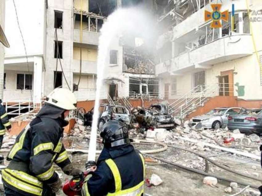 Foto që pasqyrojnë qytetin Odesa të shkatërruar nga raketa ruse