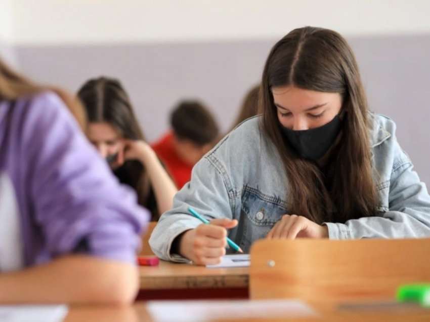 Për nxënësit turq mungojnë tekstet shkollore  