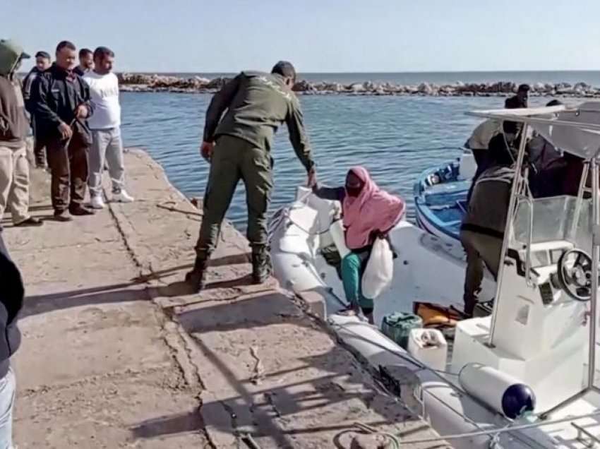 Dhjetëra të vdekur pasi 4 varka u përmbysën në brigjet e Tunizisë