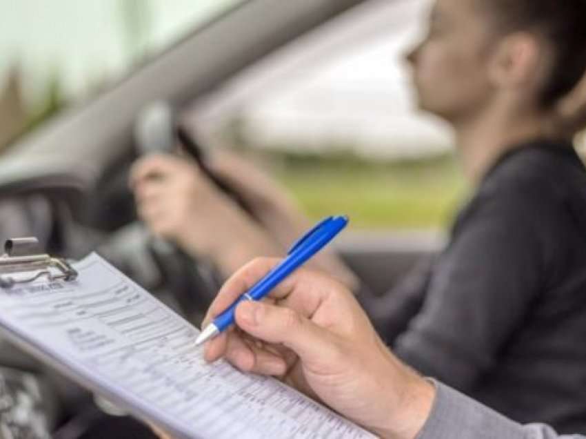 Studimi: Shoferët e mirë e kalojnë testin e vozitjes tek në herën e tretë
