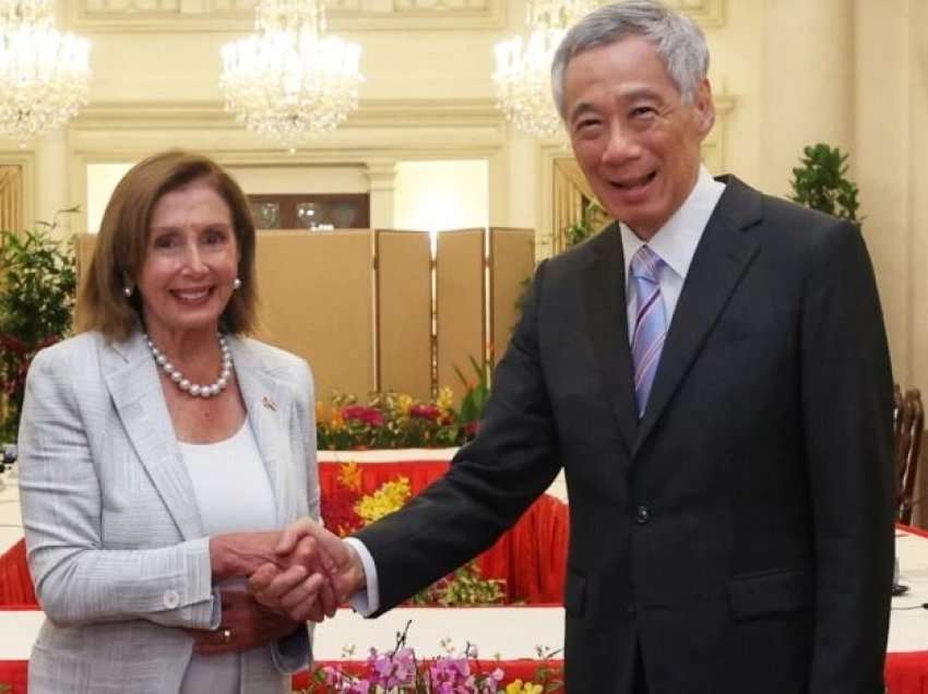 Pelosi nis turneun në Azi; Kina paralajmëron mbi rrezikun që paraqet një vizitë në Tajvan