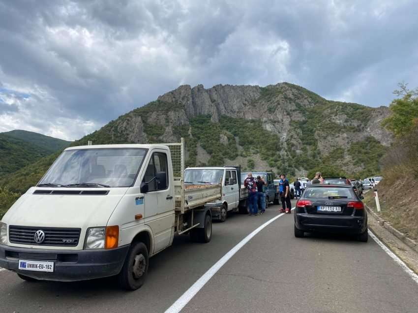 Në katër raste shqiptarët u maltretuan dhe ju thyen automjetet në Veri, njofton policia