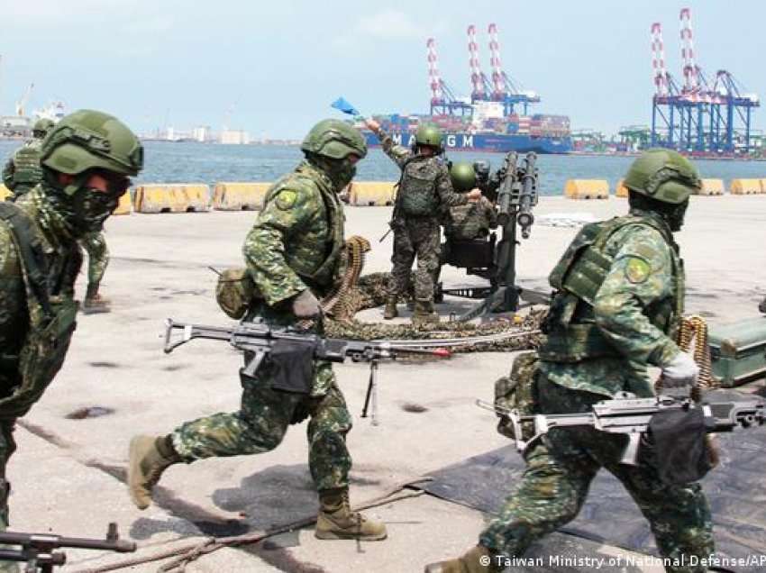 Ushtria e Tajvanit në gjendje alarmi