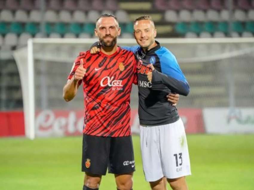 Ekipi spanjoll publikon foton e dy lojtarëve të Kosovës, media serbe: Reagim i papritur
