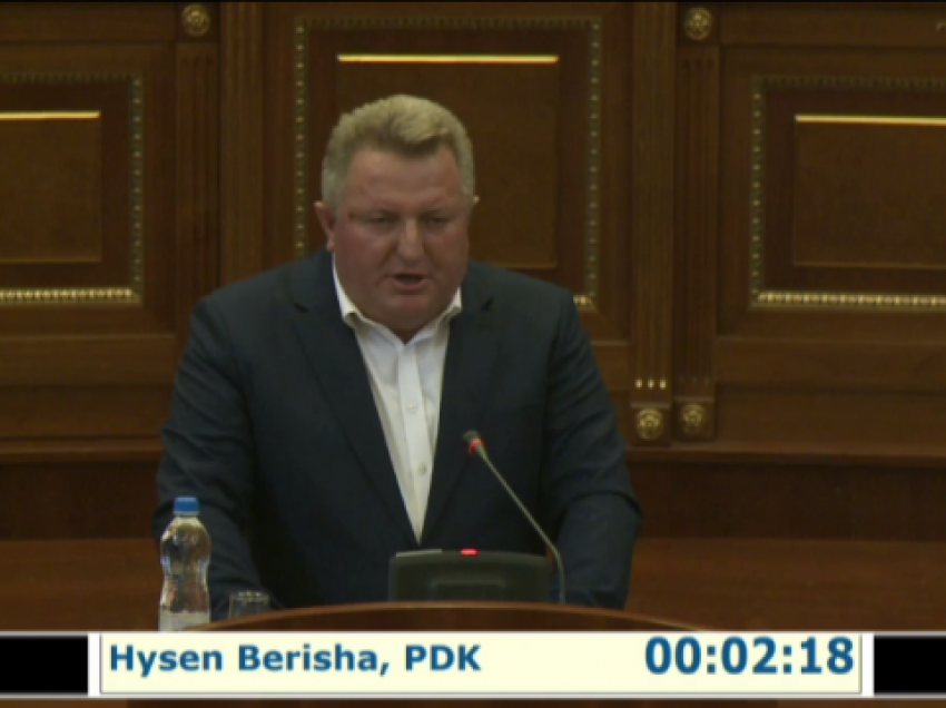 Hisen Berisha: Rakiqi s’mund të jetë një ditë ministër e një ditë tjetër në barrikada