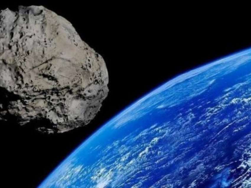 ​Asteroidi më i madh se 2 fusha futbolli po lëviz drejt Tokës sot