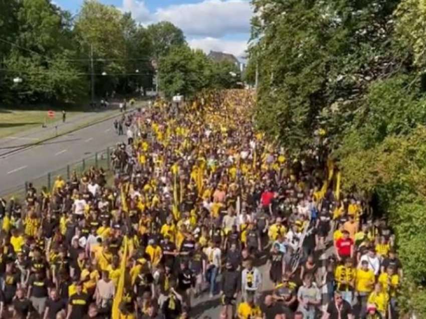 Tifozët e Dortmundit krijojnë një atmosferë spektakolare