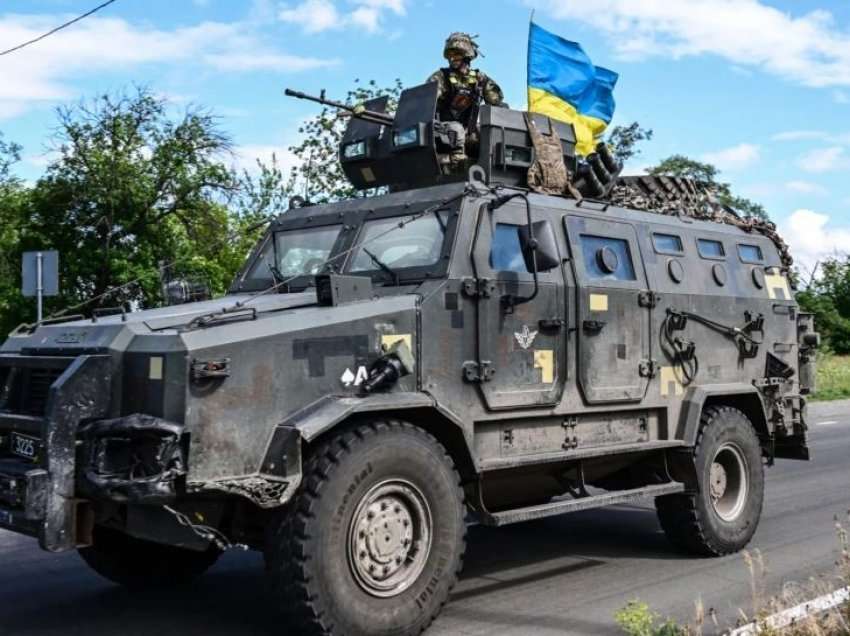 Kievi thotë se rusët po tentojnë t’ia zhvendosin forcat nga Donbasi