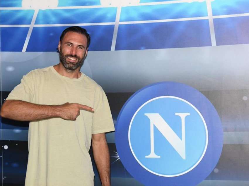 Napoli firmos me portierin e njohur