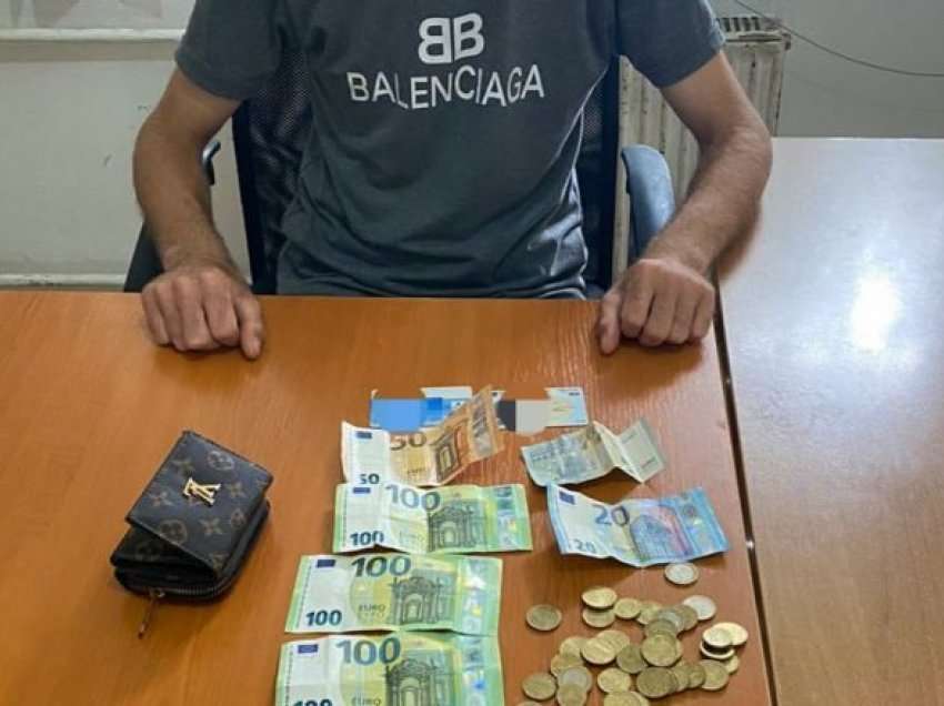 Humanizmi i dy qytetarëve të Skenderajt, gjejnë para dhe i dorëzojnë në polici