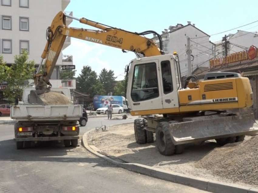 Punimet në rrugën “Skënderbeu” në Gjakovë, Komuna zotohet ta përfundojë brenda muajit