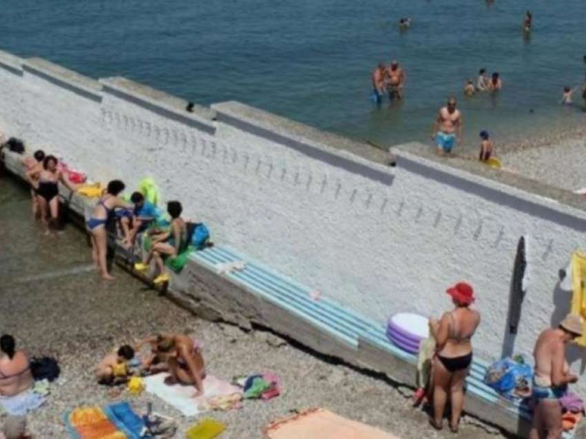 Muri tre metra i lartë ndan burrat dhe gratë, ku ndodhet plazhi i vetëm në Europë i tillë?
