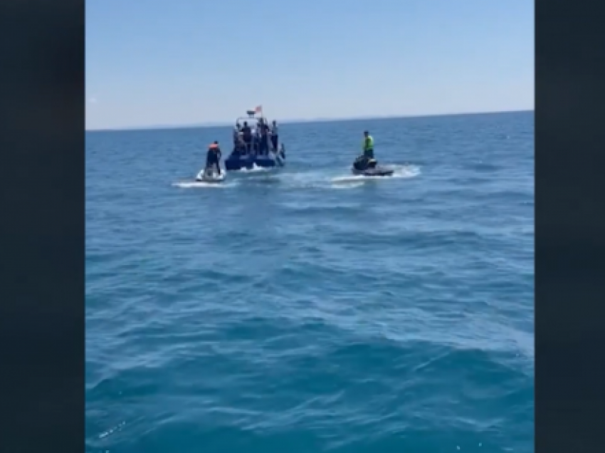 Policia kufitare vazhdon kontrollet në det, bllokon tre mjete lundruese në Shëngjin