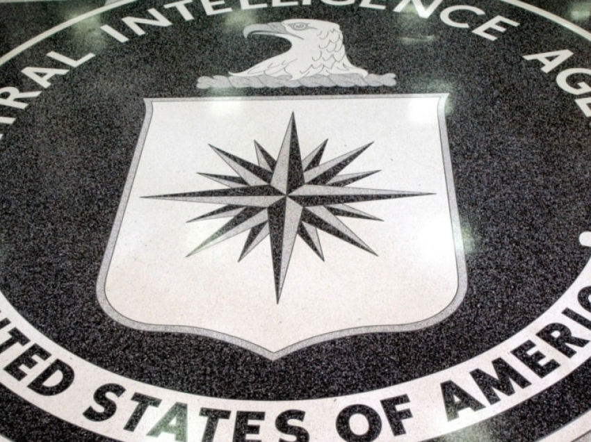 CIA paditet për përgjimin e dyshuar të avokatëve, gazetarëve që takuan Juian Assange