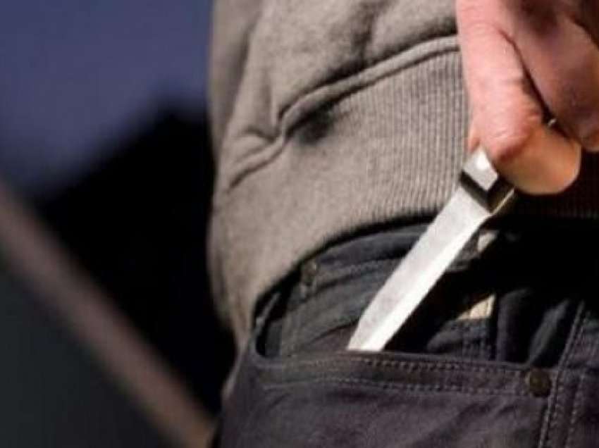 ​Vritet me thikë një person në Sarandë