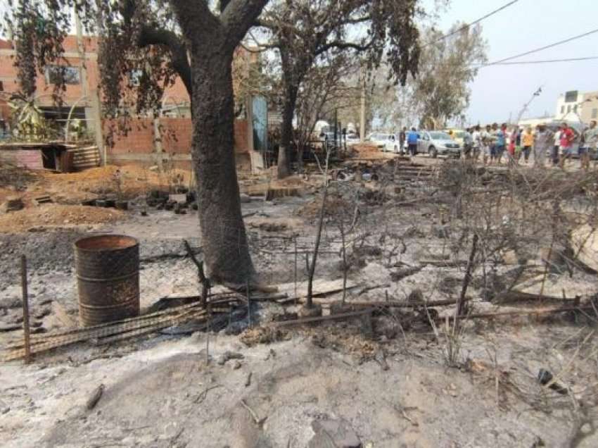 Zjarret në Algjeri vrasin të paktën 37 persona, përfshirë një familje prej 5 anëtarësh