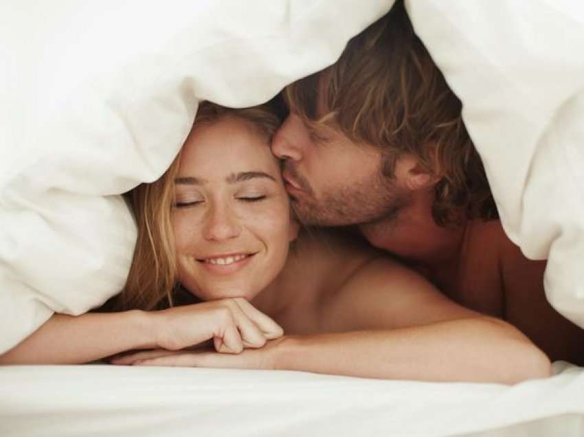 E dini çfarë i fikson meshkujt herën e parë në shtrat?