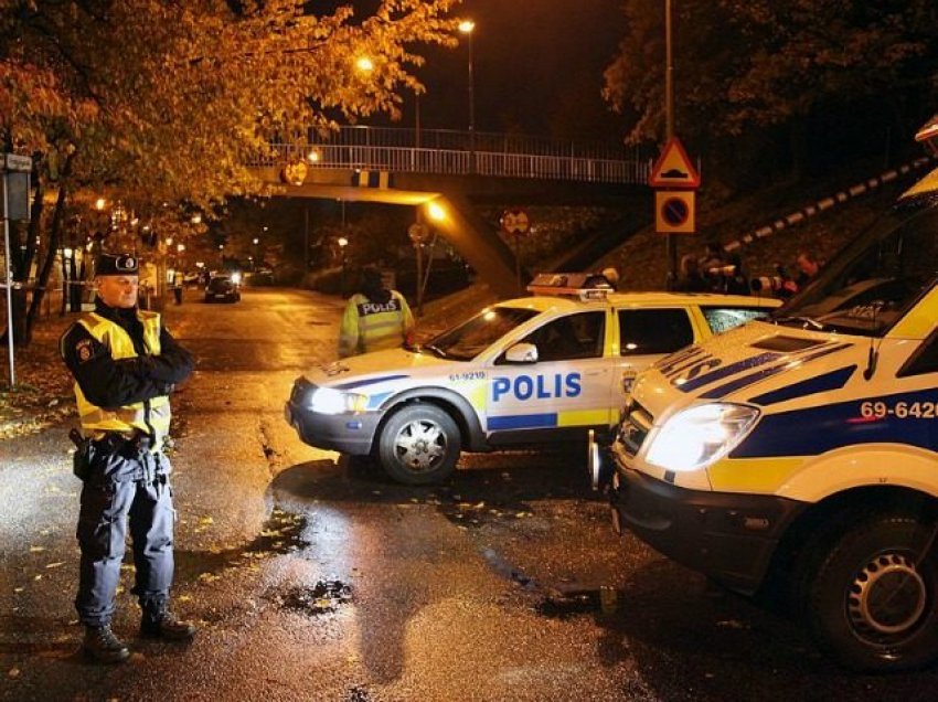 Policia suedeze thotë se ka shkatërruar një çantë me eksplozivë që u gjet në parkun e Stokholmit