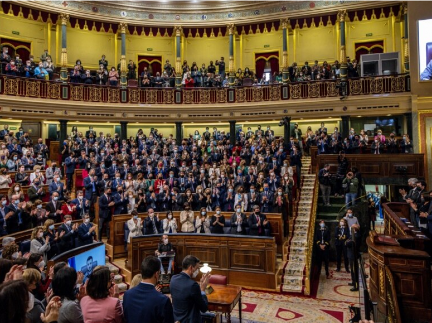Parlamenti spanjoll miraton planin e kursimit të energjisë