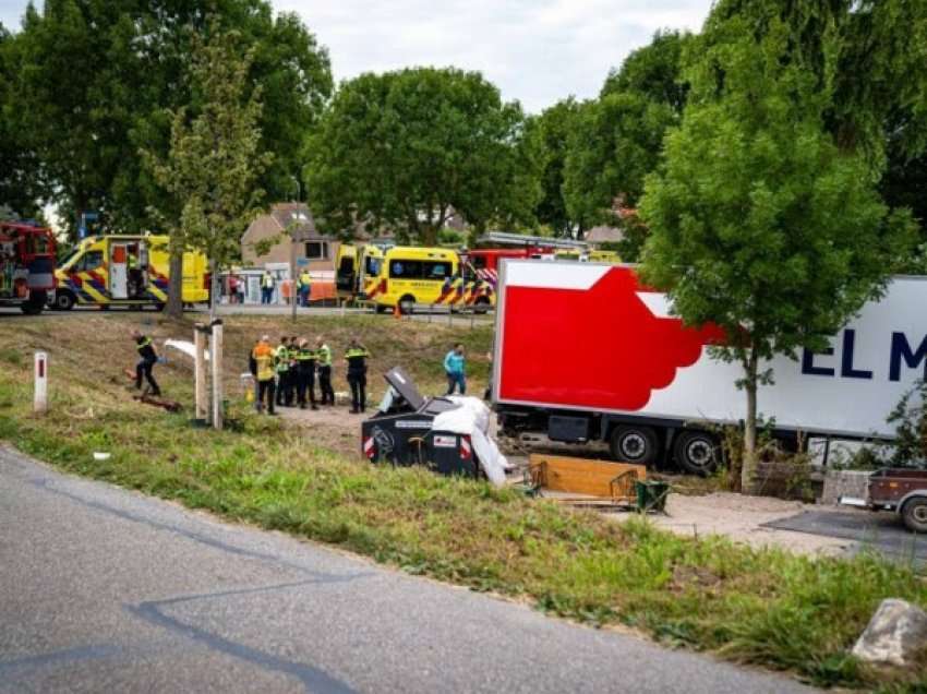 Kamioni përplaset në turmën e njerëzve në Holandë, ka viktima