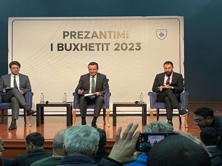 ​Kurti prezantoi buxhetin për vitin 2023 para qytetarëve të Gjakovës
