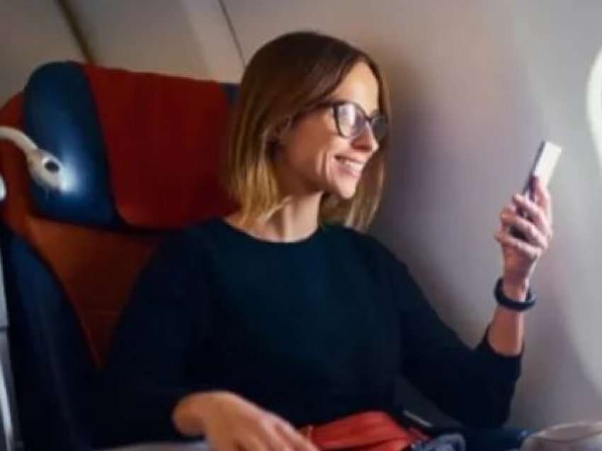 Pasagjerët në aeroplan do të mund të përdorin telefonat e tyre nga viti i ardhshëm