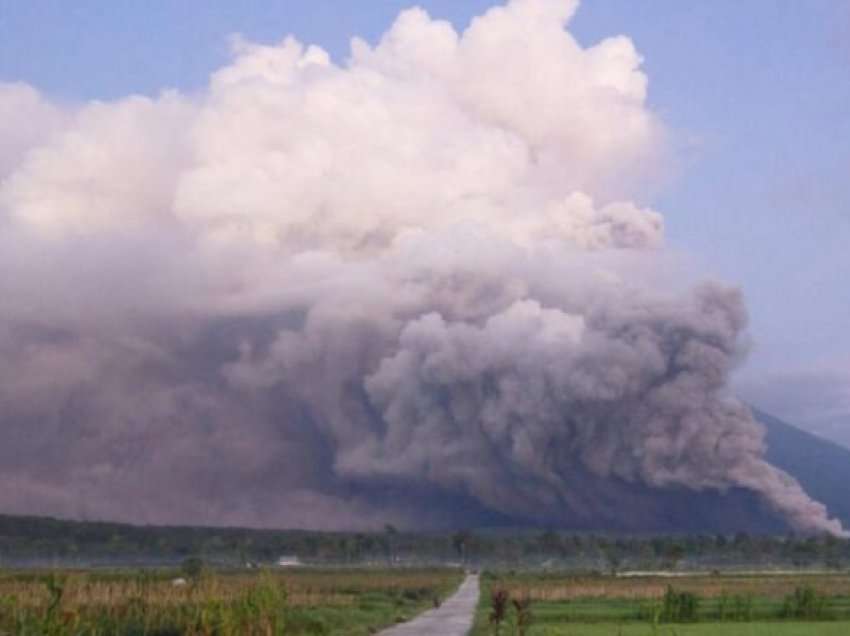 Alarmi është ngritur në nivelin më të lartë pas shpërthimit të vullkanit Semeru në Indonezi