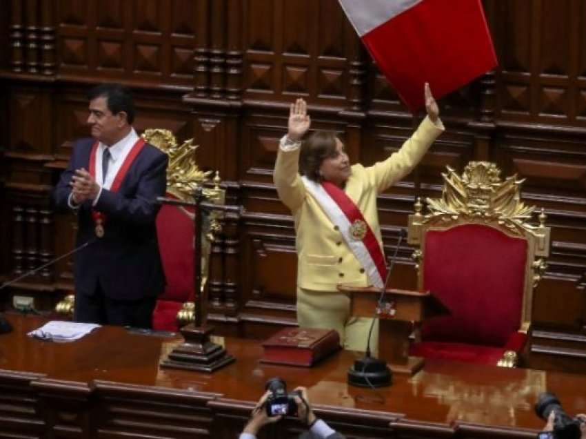 Dina Boluarte betohet si presidente e Perusë pas shkarkimit dhe arrestimit të Castillos