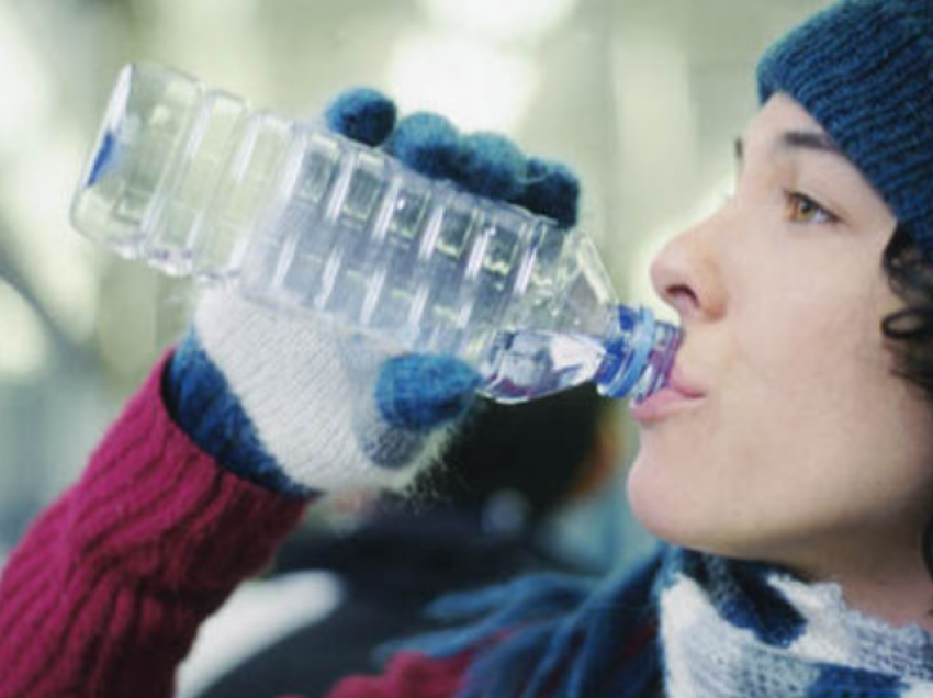 Keni gjithë kohës etje edhe në ditët e ftohta? Këto janë 2 sëmundjet që duhet t’ju ruheni