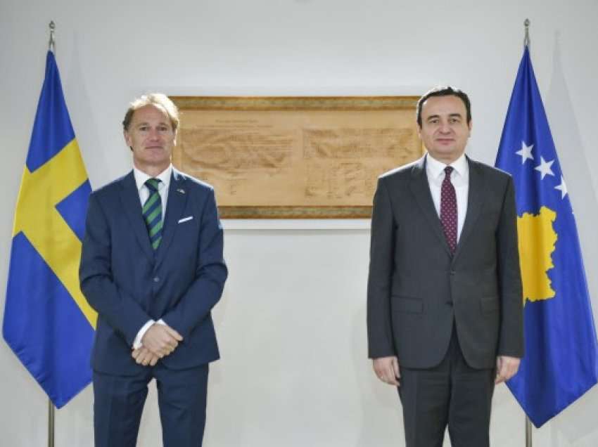 Kurti takoi ambasadorin e Suedisë në Kosovë, Jonas Westerlund