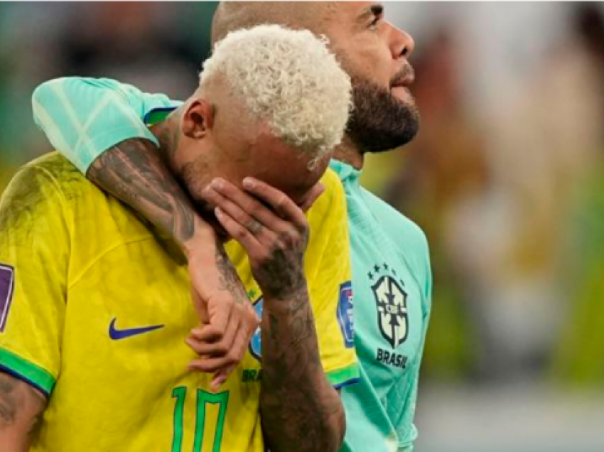 Alves i kërkon Neymarit të mos largohet nga Brazili
