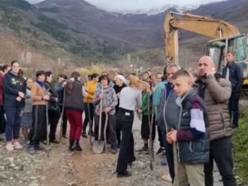 Protestë për ujësjellësin në Dibër/ Banorët kundër projektit: Na mbetën tokat pa vaditur