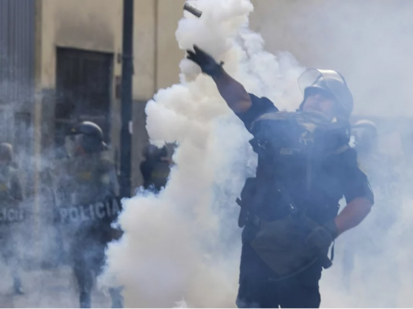 Kriza politike në Peru, 7 të vdekur nga protestat e dhunshme