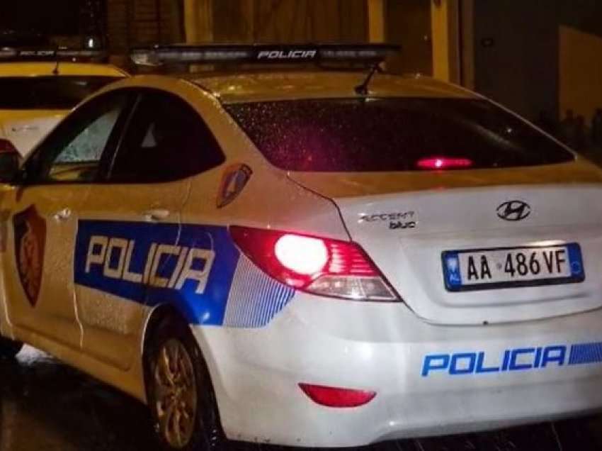 Qëlloi nga makina me armë, por plumbi përfundoi në dritaren e një banese, policia në ndjekje të autorit të ngjarjes në Shkodër