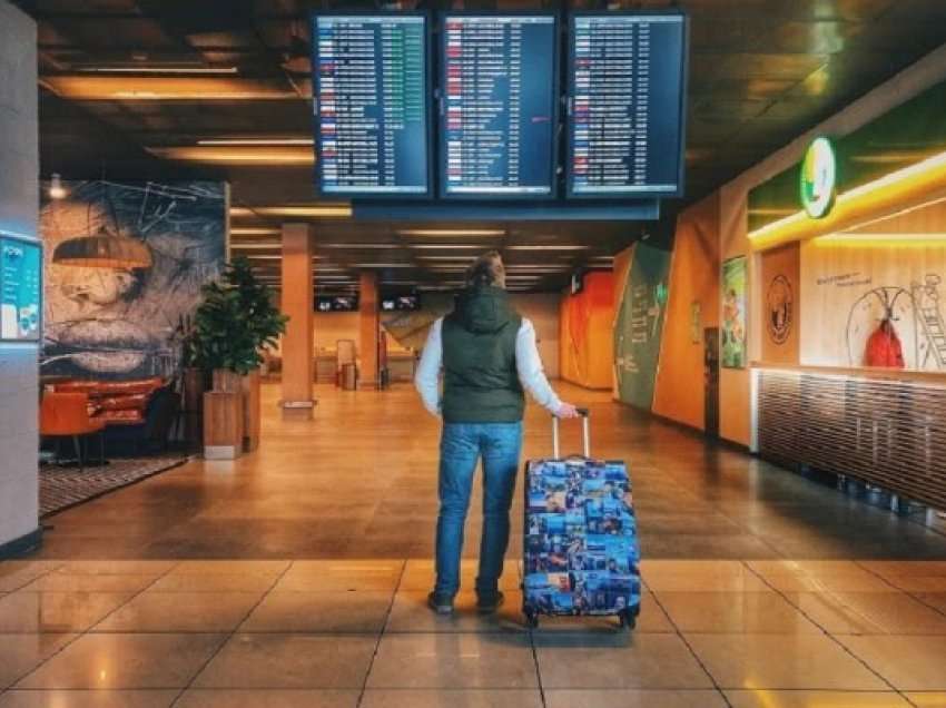 ​Aeroportet britanike do të lehtësojnë rregullat e sigurisë së lëngjeve dhe laptopëve