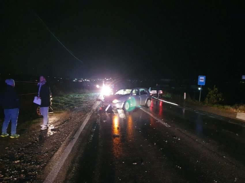 Aksident në rrugën Pejë-Deçan, i aksidentuari transportohet në Spitalin e Deçanit