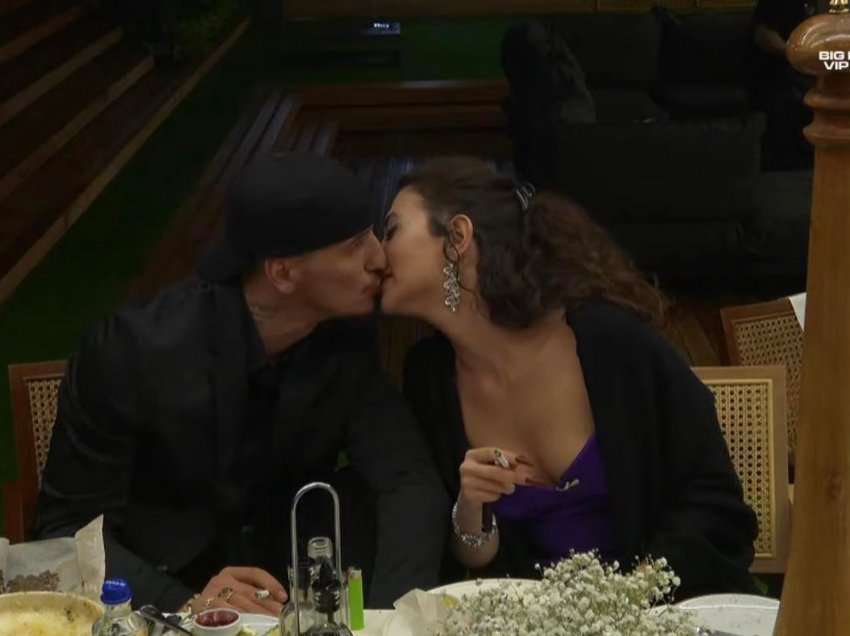 Getinjo dhe Vivien puthen në buzë 