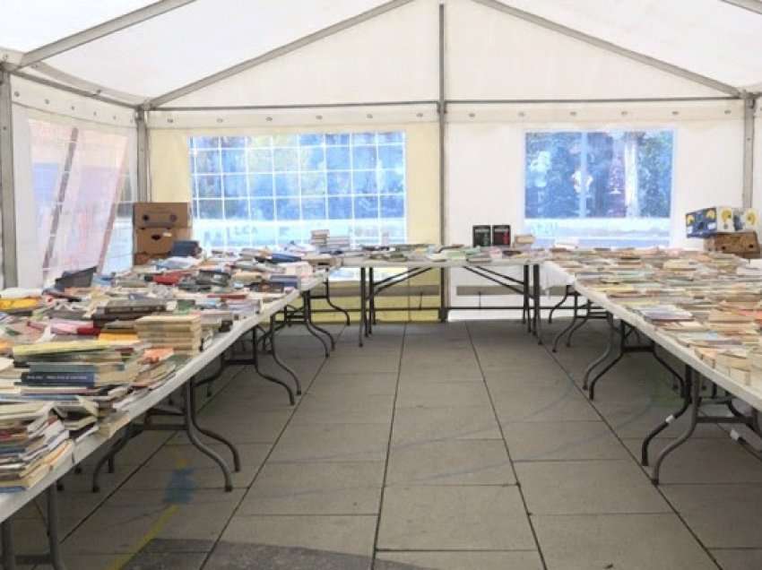 ​“Dita e dhurimit të librit”, qindra libra do t’i dorëzohen bibliotekave në Prishtinë