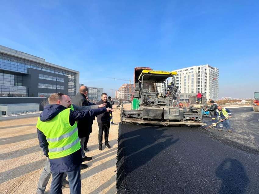 Fillon asfaltimi i rrugës “Nekibe Kelmendi” në Prishtinë 